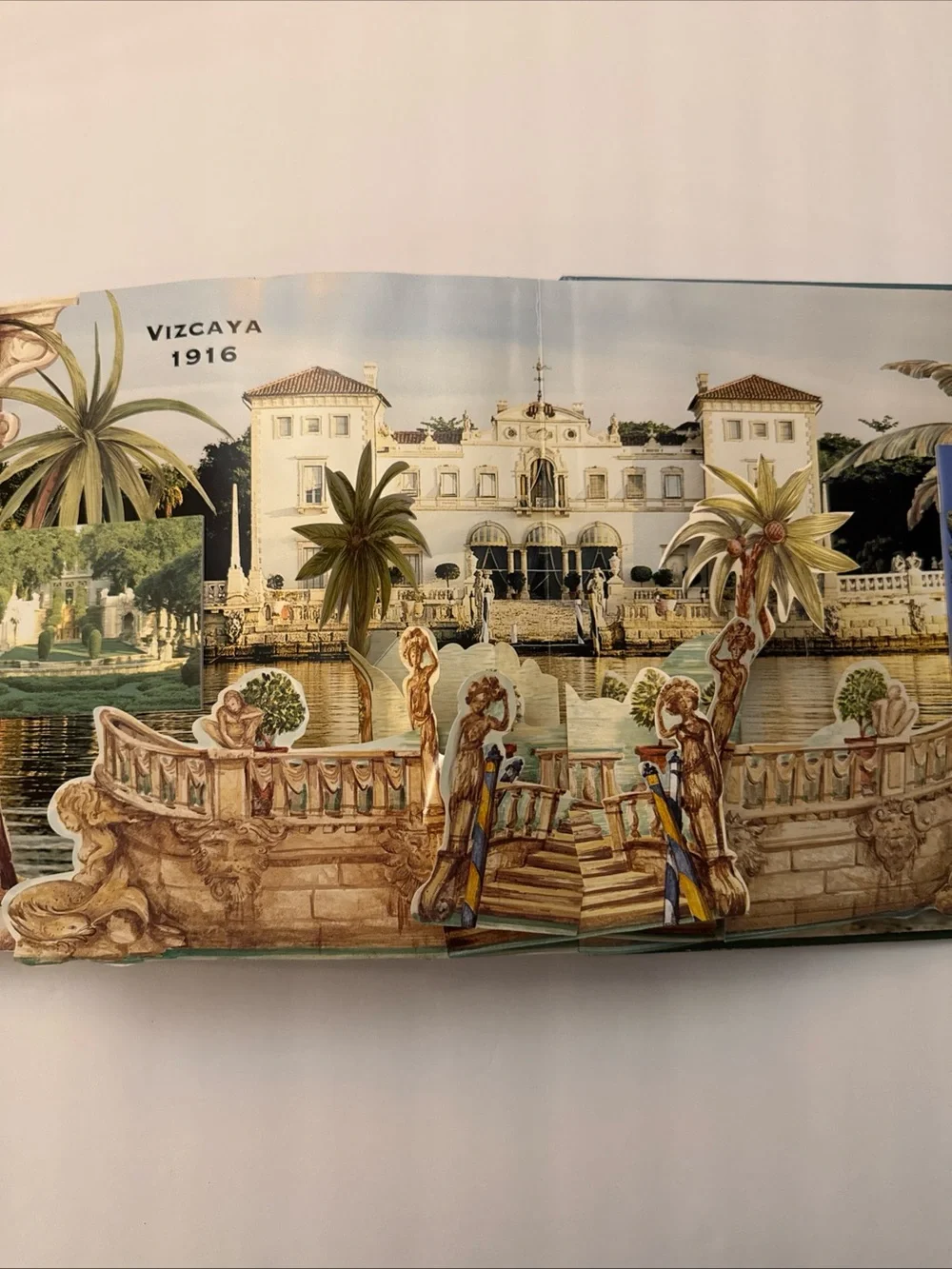 Great American Houses and Gardens Pop-Up Book - Blue/Gold Cover